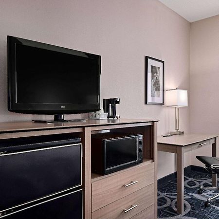 Hotel Baymont By Wyndham Waterloo Esterno foto