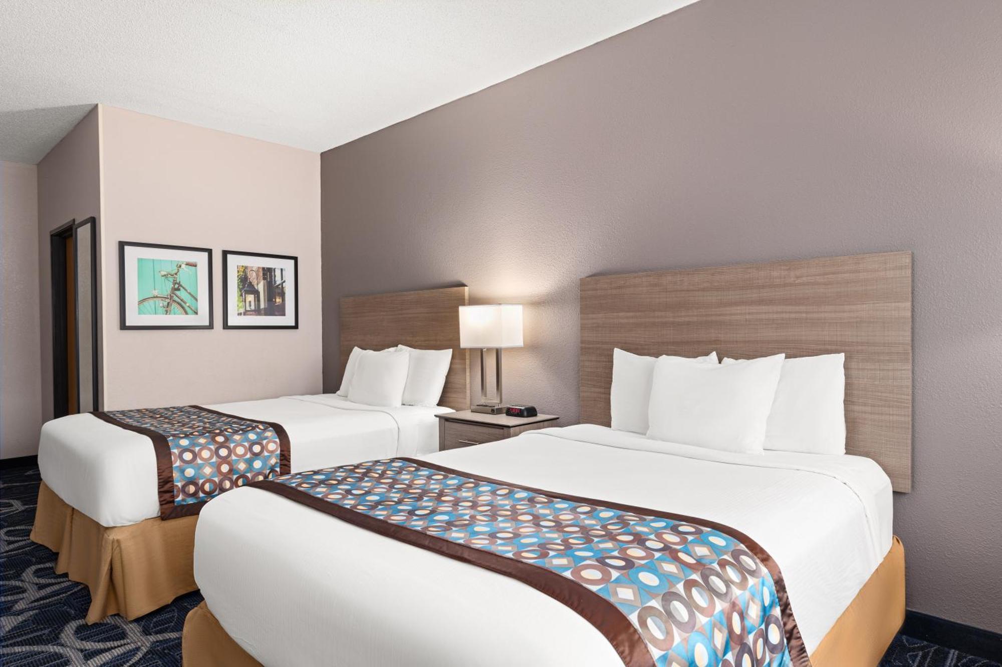 Hotel Baymont By Wyndham Waterloo Esterno foto