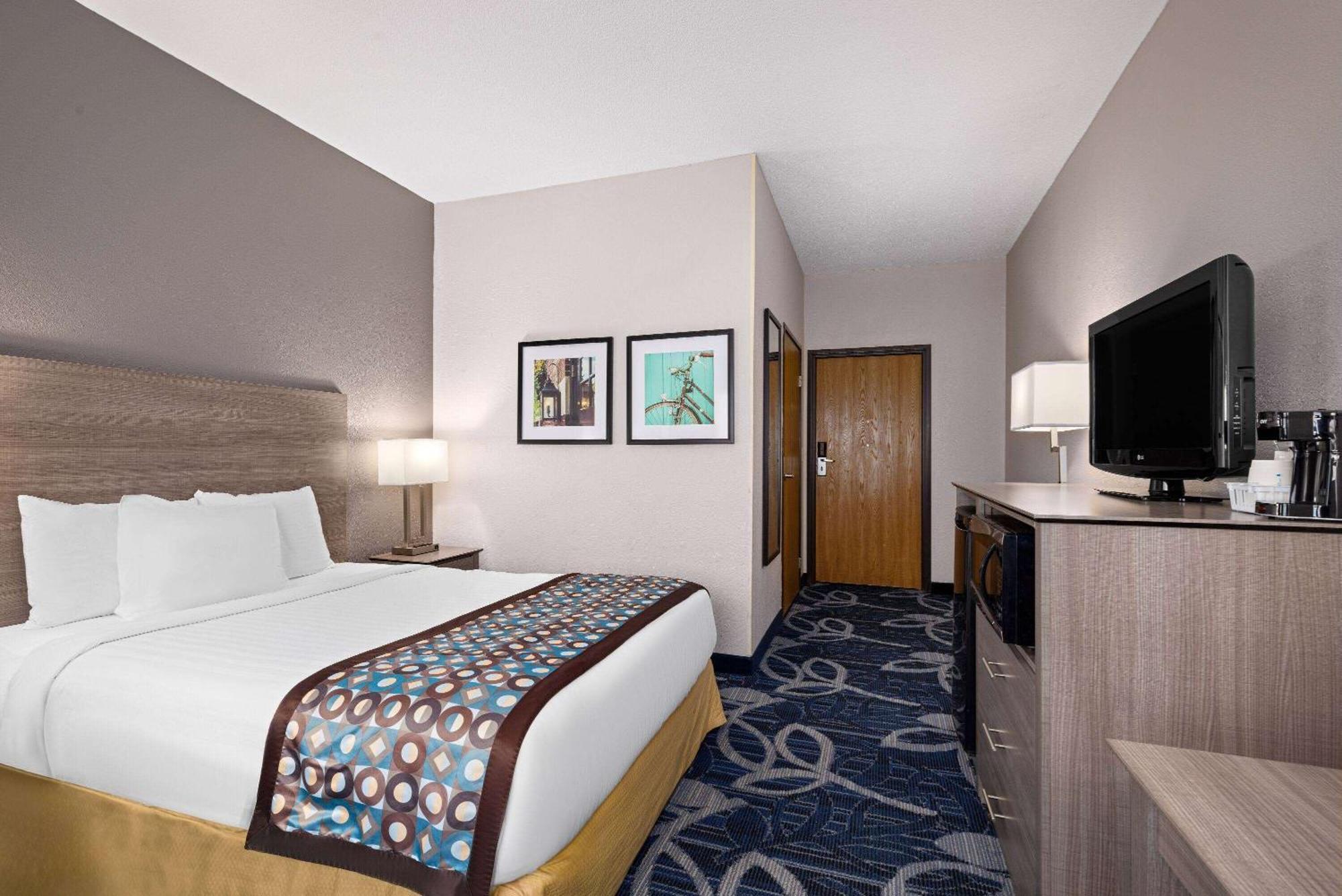 Hotel Baymont By Wyndham Waterloo Esterno foto