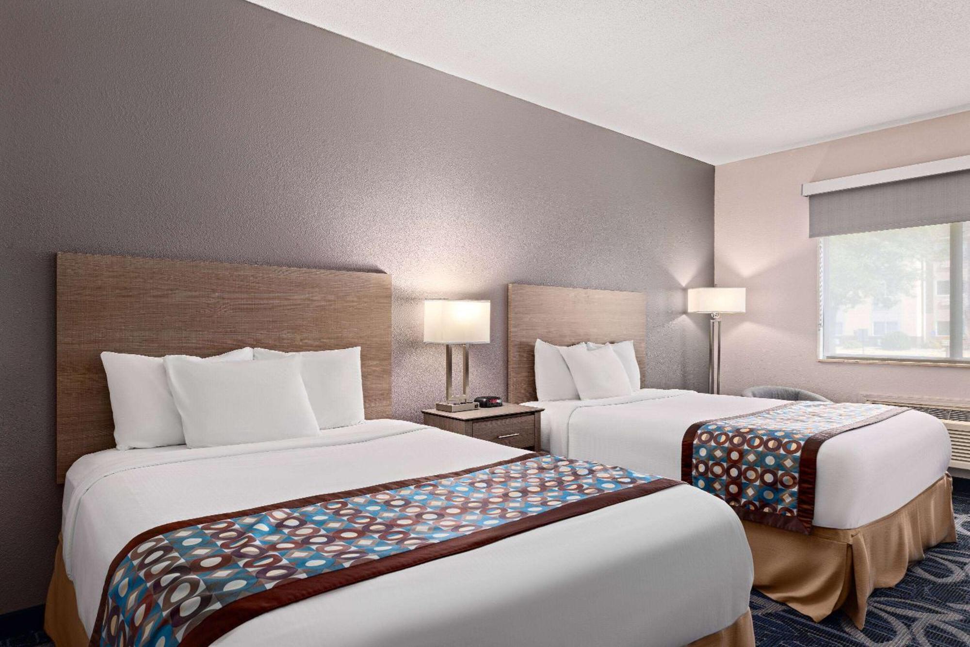 Hotel Baymont By Wyndham Waterloo Esterno foto