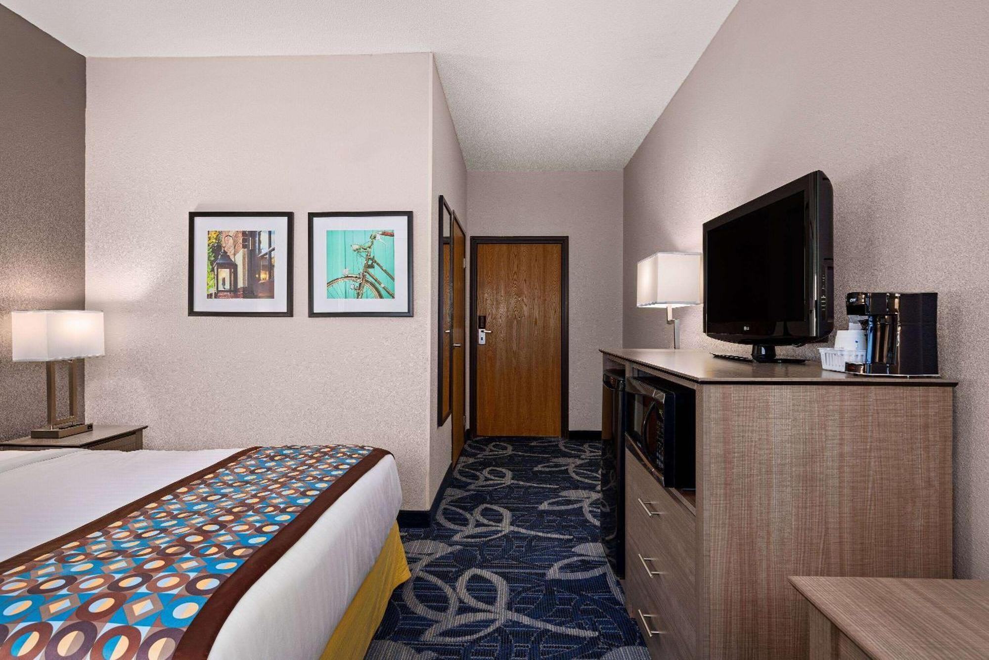 Hotel Baymont By Wyndham Waterloo Esterno foto