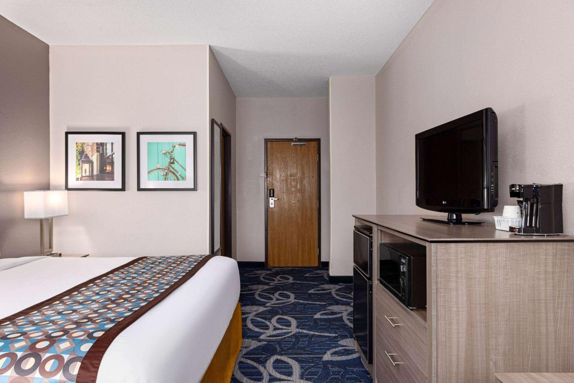 Hotel Baymont By Wyndham Waterloo Esterno foto